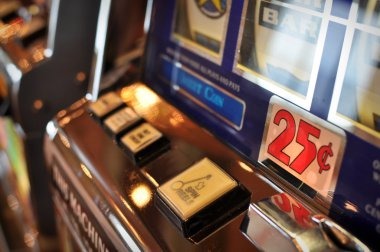 natuna4d Play'n GO game library showing title cards with volatility badges and RTP information